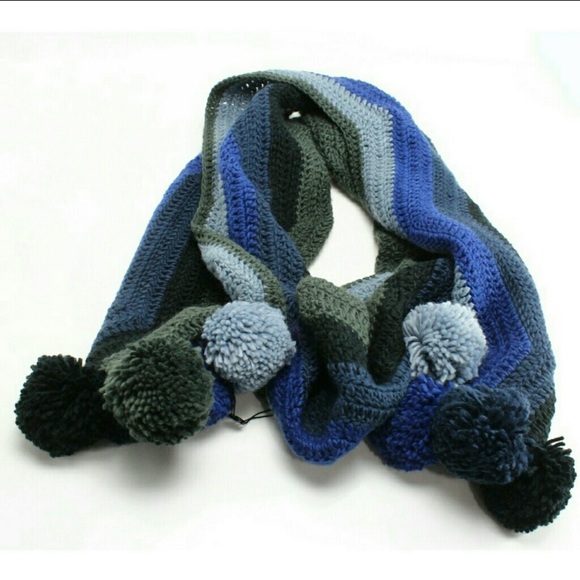 🎄 BCBGMAXAZRIA Crochet Striped Pompom Trim Muffler Elongated Scarf NWT O/S - Picture 2 of 9